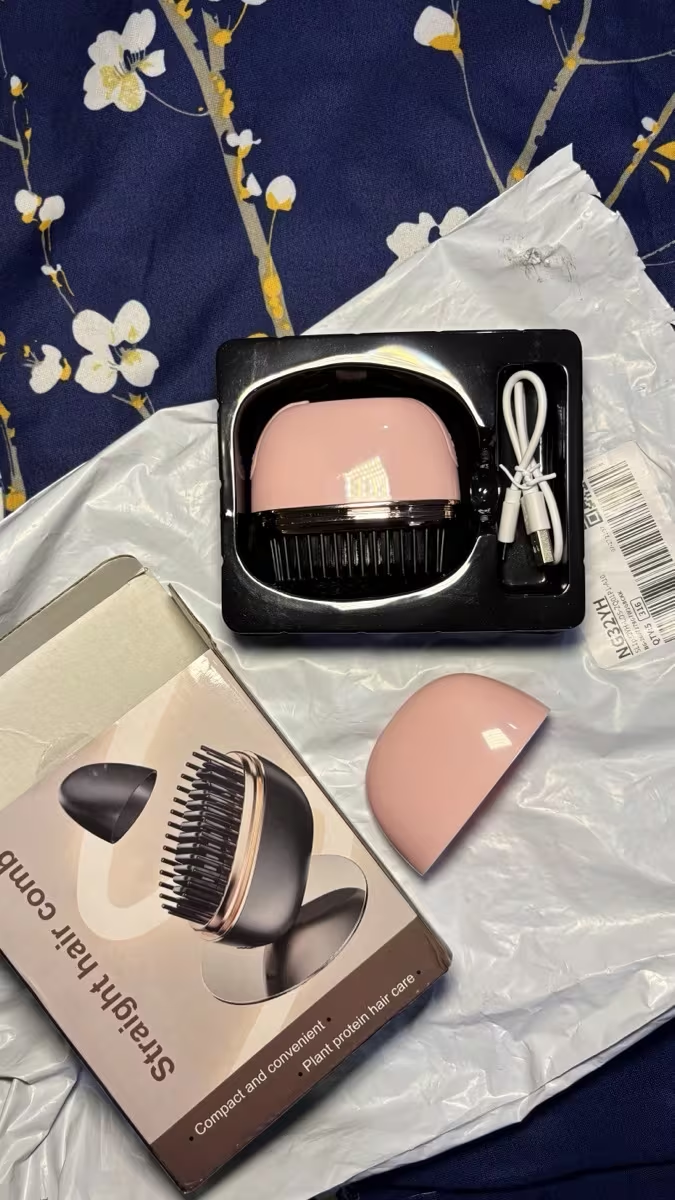 Mini hair straightener comb contents