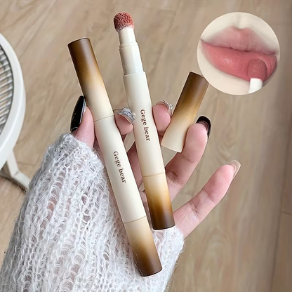Four-piece matte lip gloss set pens with lip swatches